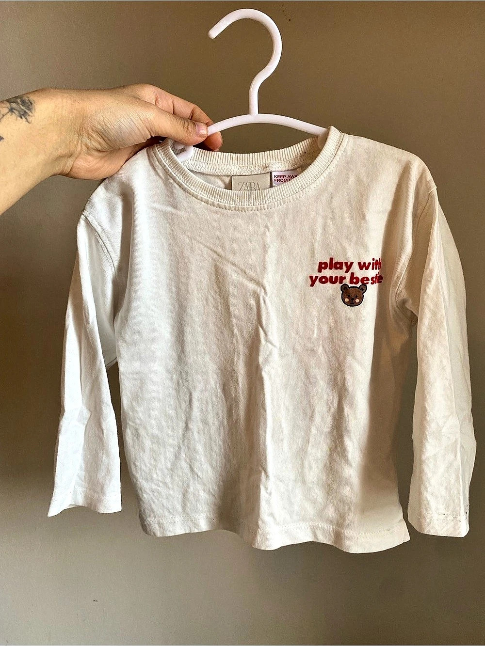 ZARA Long Sleeve Bear Graphic Tee in White Baby 18-24M